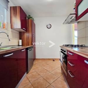 Kostrena – uređena šarmantna kuća u nizu, odmah useljiva