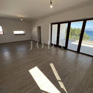 Krk - penthouse s pogledom na more i krovnom terasom