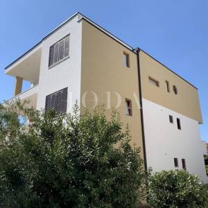 Krk - penthouse s pogledom na more i krovnom terasom