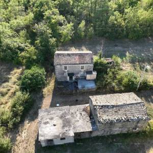 Kršan – prodaje se stara kamena kuća