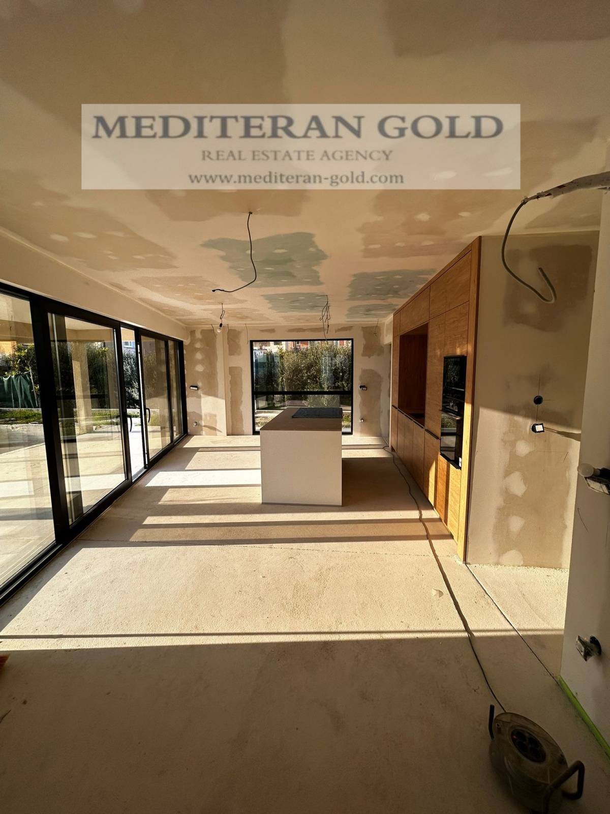 Kuća: Kaštel Gomilica,na dvije etaže,u izgradnji sa planiranim bazenom