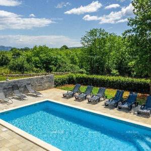 Kuća na Labinštini ! Veliki teren oko kuće od 9400 M2!!