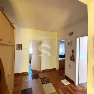 Kuća s 2 stana, garažom i mnoštvo potencijala - Pula