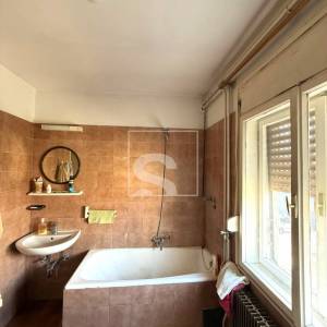 Kuća s 2 stana, garažom i mnoštvo potencijala - Pula