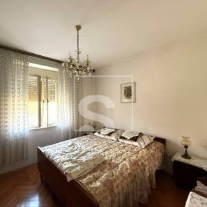 Kuća s 2 stana, garažom i mnoštvo potencijala - Pula