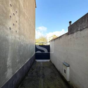 Kuća s 2 stana, garažom i mnoštvo potencijala - Pula