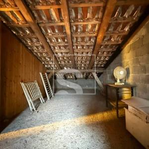 Kuća s 2 stana, garažom i mnoštvo potencijala - Pula