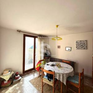 Kuća s 2 stana, garažom i mnoštvo potencijala - Pula