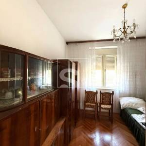 Kuća s 2 stana, garažom i mnoštvo potencijala - Pula