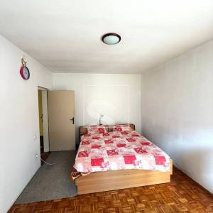 Kuća s 2 stana, garažom i mnoštvo potencijala - Pula