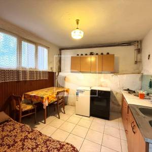 Kuća s 2 stana, garažom i mnoštvo potencijala - Pula