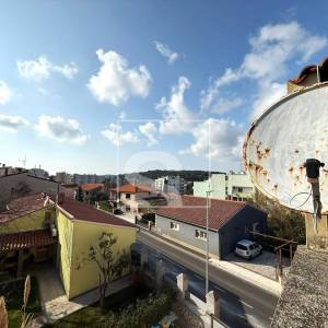 Kuća s 2 stana, garažom i mnoštvo potencijala - Pula