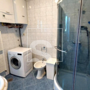 Kuća s 4 apartmana, 10 min od plaže