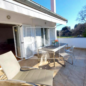 Kuća s 4 apartmana, 10 min od plaže