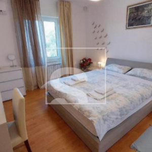 Kuća s 4 apartmana, 10 min od plaže