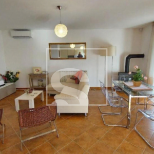 Kuća s 4 apartmana, 10 min od plaže