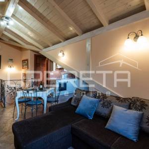 Kuća s 9 turističkih apartmana i restoranom u staroj jezgri Dubrovnika