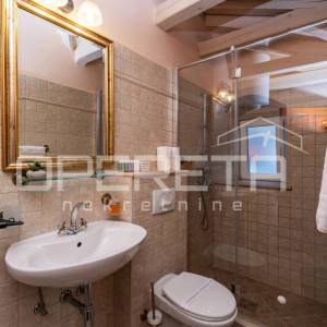 Kuća s 9 turističkih apartmana i restoranom u staroj jezgri Dubrovnika