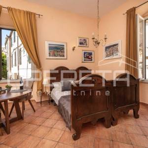 Kuća s 9 turističkih apartmana i restoranom u staroj jezgri Dubrovnika