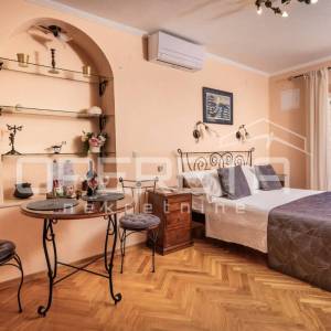 Kuća s 9 turističkih apartmana i restoranom u staroj jezgri Dubrovnika