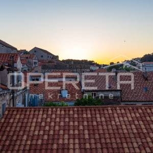 Kuća s 9 turističkih apartmana i restoranom u staroj jezgri Dubrovnika