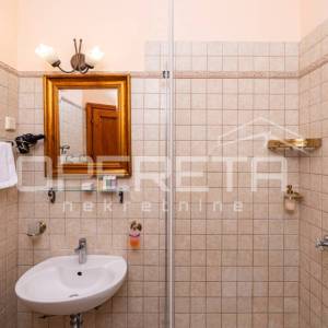 Kuća s 9 turističkih apartmana i restoranom u staroj jezgri Dubrovnika