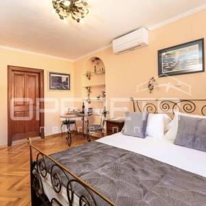 Kuća s 9 turističkih apartmana i restoranom u staroj jezgri Dubrovnika