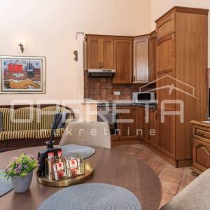 Kuća s 9 turističkih apartmana i restoranom u staroj jezgri Dubrovnika