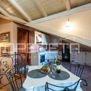 Kuća s 9 turističkih apartmana i restoranom u staroj jezgri Dubrovnika