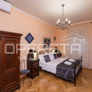 Kuća s 9 turističkih apartmana i restoranom u staroj jezgri Dubrovnika