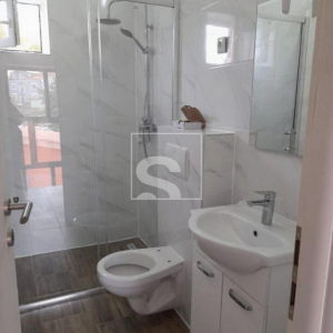 Kuća s bazenom i otvorenim pogledom na more