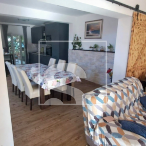 Kuća s bazenom i otvorenim pogledom na more