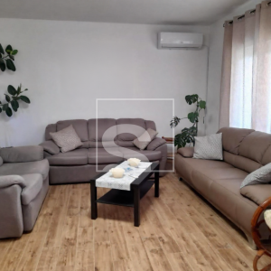 Kuća s bazenom i otvorenim pogledom na more