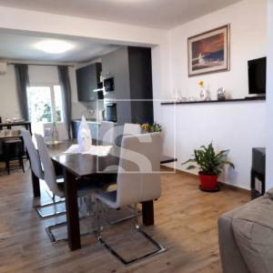 Kuća s bazenom i otvorenim pogledom na more