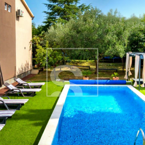 Kuća s bazenom i otvorenim pogledom na more