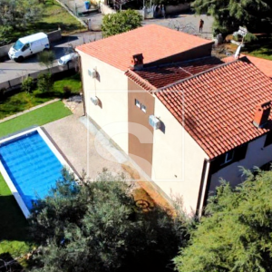 Kuća s bazenom i otvorenim pogledom na more