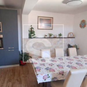 Kuća s bazenom i otvorenim pogledom na more