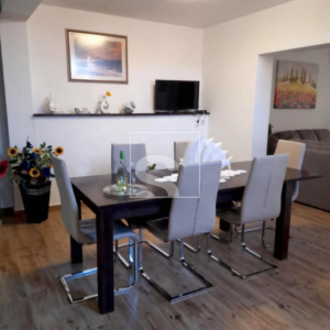 Kuća s bazenom i otvorenim pogledom na more