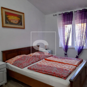 Kuća s bazenom i otvorenim pogledom na more