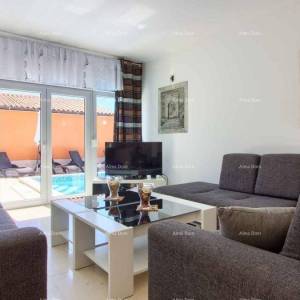 Kuća s bazenom! Medulin. Blizina mora i Mukalbe.