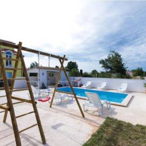 Kuća s bazenom, VALBANDON 2 km do centra Fažane