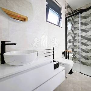 Kuća s bazenom Vir – prodaja, novogradnja blizu mora