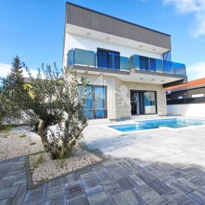 Kuća s bazenom Vir – prodaja, novogradnja blizu mora
