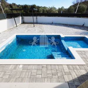 Kuća s bazenom Vir – prodaja, novogradnja blizu mora