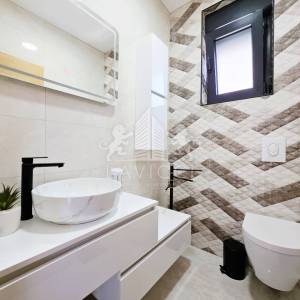 Kuća s bazenom Vir – prodaja, novogradnja blizu mora