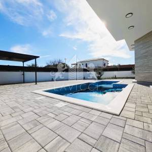 Kuća s bazenom Vir – prodaja, novogradnja blizu mora