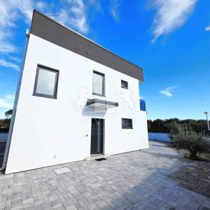 Kuća s bazenom Vir – prodaja, novogradnja blizu mora