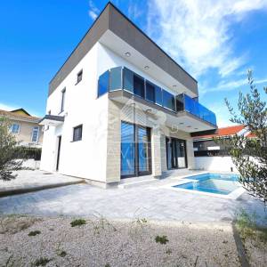 Kuća s bazenom Vir – prodaja, novogradnja blizu mora