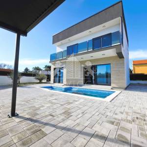 Kuća s bazenom Vir – prodaja, novogradnja blizu mora