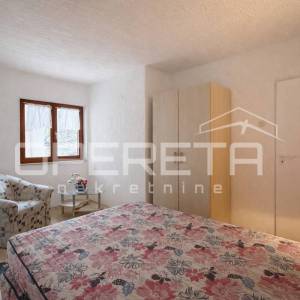 Kuća s dva stana, garažom i 3 min od mora, Rovanjska, 144 m2